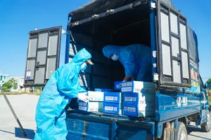 Điểm bán hàng lưu động ngoài trời phục vụ người dân Đà Nẵng