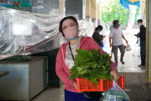 Đà Nẵng: Chợ 'cháy hàng' trong ngày đầu mở cửa trở lại