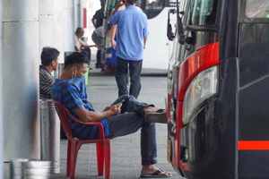  Nhiều nhà xe ở Đà Nẵng 'méo mặt' vì giá xăng dầu tăng