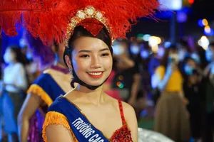 Hơn 260 vũ công nhảy rumba, tango... tại vũ hội đường phố Đà Nẵng