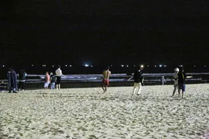 Nhóm du khách tắm biển Đà Nẵng bị nước cuốn, 1 người mất tích