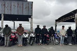 CSGT tỉnh Lâm Đồng xử lý nhóm thanh thiếu niên bốc đầu xe, đăng clip câu view