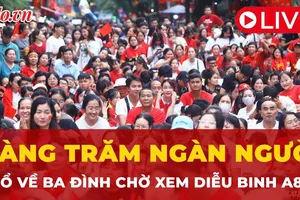 TRỰC TIẾP: Hàng trăm ngàn người đổ về Ba Đình chờ xem diễu binh, diễu hành