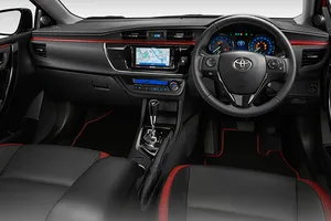 Ra mắt tại Thái Lan, Toyota Corolla Altis 2016 chẳng có gì mới?