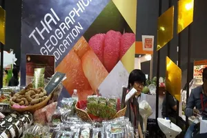 Ép doanh nghiệp mua hư danh