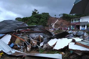 Sạt lở khủng khiếp ở Nha Trang làm 12 người chết