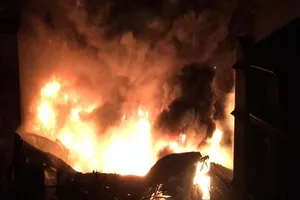 Cháy dữ dội ở Hóc Môn, TP.HCM 