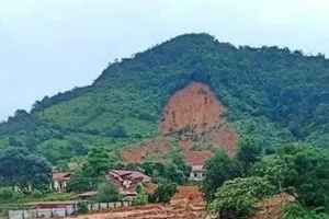 Nóng: Sạt lở đất vùi hàng chục người dân ở Quảng Nam