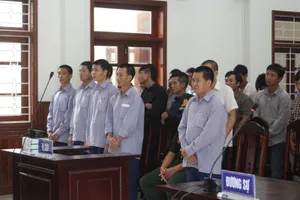 Đề nghị mức án nguyên đồn phó đồn biên phòng phá rừng pơ mu