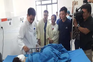 Bác sĩ chạy đua cứu chữa 4 nạn nhân bị nạn ở Quảng Nam