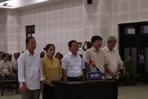 Kỳ án gỗ lậu: Kiến nghị khởi tố vụ án về xâm phạm vật chứng