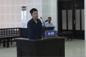 Khuyên đừng lấy trộm xăng, chú bị cháu tẩm xăng đốt