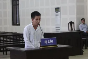 Đi ăn bún bị chém trọng thương