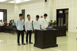 Va chạm giao thông, 2 nhóm thanh niên thách đấu trong đêm