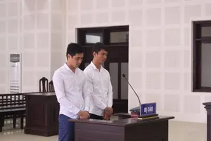 Buôn lậu hàng trăm chiếc Iphone từ Hồng Kông về Đà Nẵng