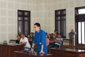 Xử cựu công an tạt acid vợ sắp cưới: Bị hại vắng mặt