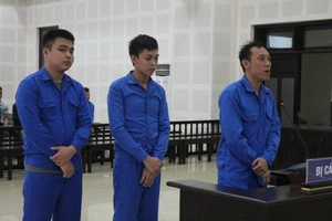 Đòi bảo kê quán của người Hàn Quốc, nhóm côn đồ lãnh án