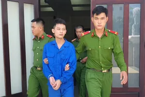 Y án sơ thẩm vụ nam thanh niên bị tố hiếp dâm 3 lần trong đêm