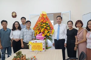 Lãnh đạo TP Đà Nẵng thăm, chúc mừng báo Pháp Luật TP.HCM 