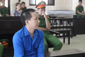 Bênh vợ, dùng dao đâm bạn cùng xóm trọ nguy kịch