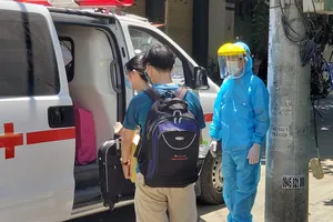 Đưa 5 người tiếp xúc gần với Bệnh nhân 418 đi cách ly