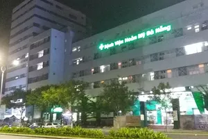 Xét nghiệm COVID-19 toàn bộ nhân viên Bệnh viện Hoàn Mỹ