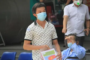 Bệnh nhân COVID-19: 'Mong về nhà để thắp cho vợ nén nhang”