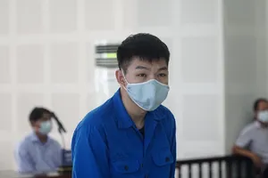 Tổ chức cho người TQ nhập cảnh trái phép: Bị cáo bật khóc