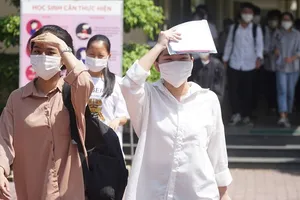 Thi tốt nghiệp THPT đợt 2: 1 thí sinh bị đau, phải đi cấp cứu