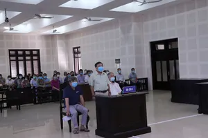 Cựu tổng giám đốc công ty xây dựng và thuộc cấp hầu tòa