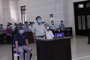 Tòa trả hồ sơ vụ cha chỉ định thầu cho con trai