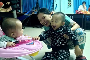 'Ti vi nói bão ni mạnh lắm, đêm nay bà con lại mất ngủ'