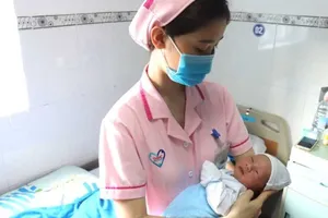 1 sản phụ 'đẻ rớt' trên xe grab trong lúc tới bệnh viện