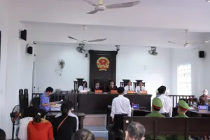 Sang Thái Lan đặt làm con dấu để giả hơn 200 hồ sơ đất