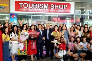 Đà Nẵng đón 700 du khách từ Hà Nội