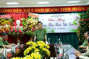 Thượng tướng Nguyễn Văn Sơn thăm Bệnh viện 199