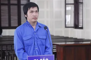 Lấy dao tự chế chém người vì mâu thuẫn tại quán cà phê