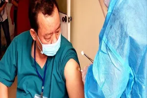 'Mình vui vì có vaccine COVID-19 chứ không lo lắng gì cả'