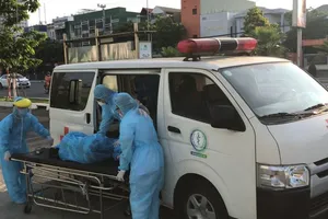 Mổ bắt con cho 1 sản phụ trong khu phong tỏa COVID-19