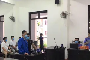 Phạt tù tài xế và phụ xe chống đối lực lượng kiểm soát dịch ở Đà Nẵng