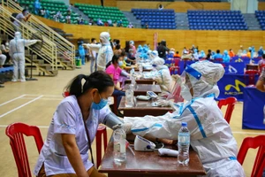 Đà Nẵng: Ca mắc COVID-19 giảm sâu, tiêm vaccine cho toàn dân 