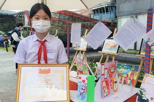 'Các chú hải quân đừng buồn, mọi người ở đất liền luôn hướng về hải đảo xa xôi'