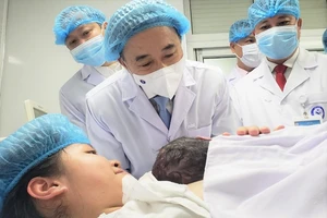 Những đứa trẻ chào đời vào thời khắc xúc động và đặc biệt