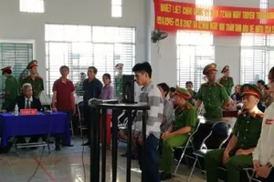 Say rượu, được nhắc nhở còn xách dao truy sát người