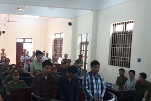 Vào tù chỉ vì mời rượu