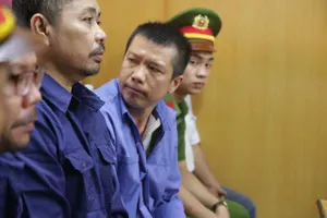 Xét xử vụ “xe vua“: Chờ làm rõ vì sao 80 CSGT thoát tội!