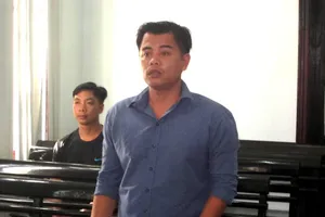 Bảo vệ quán bar đi tù vì đánh khách