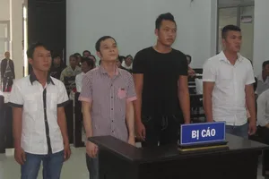 Án mạng chỉ vì chuyện đội mũ đi đám giỗ