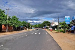 Bé gái bị hiếp dâm khi nghe lời mẹ chở giúp thanh niên về nhà