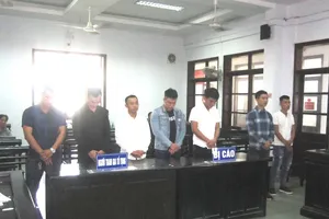 Tổ chức đồng bọn xông vào cướp sòng bạc vì thua bài